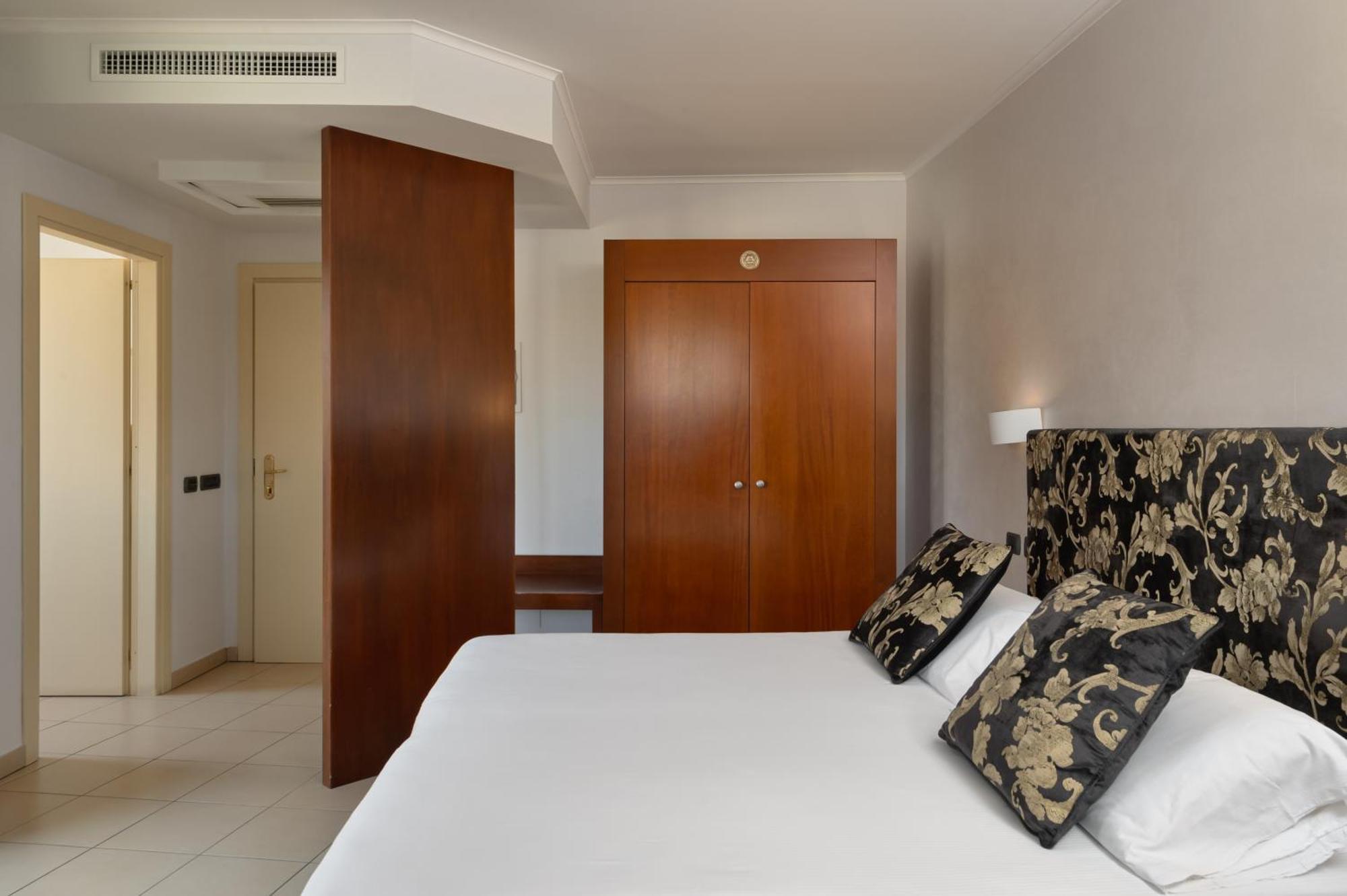 Grand Hotel Sofia Ното Стая снимка